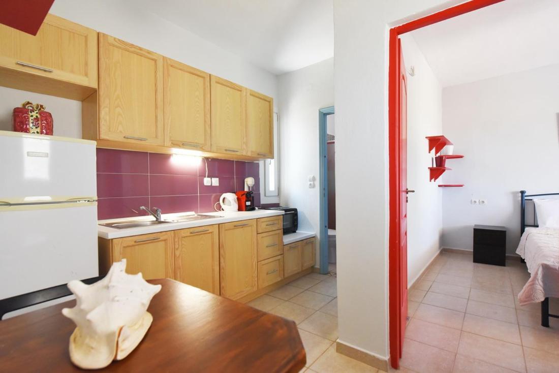 Flora'S Beach And Pool Villa In Syros Liaropa Bagian luar foto