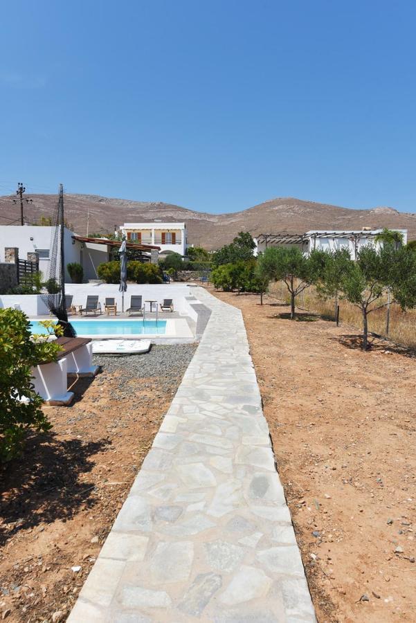 Flora'S Beach And Pool Villa In Syros Liaropa Bagian luar foto